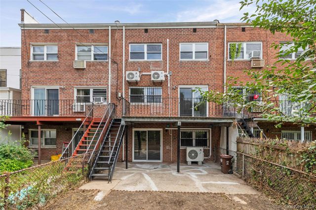 40 Autumn Avenue, Brooklyn, NY 11208