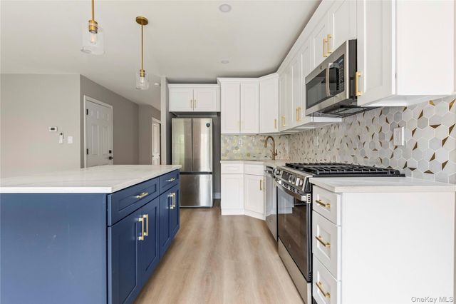 40 Autumn Avenue, Brooklyn, NY 11208