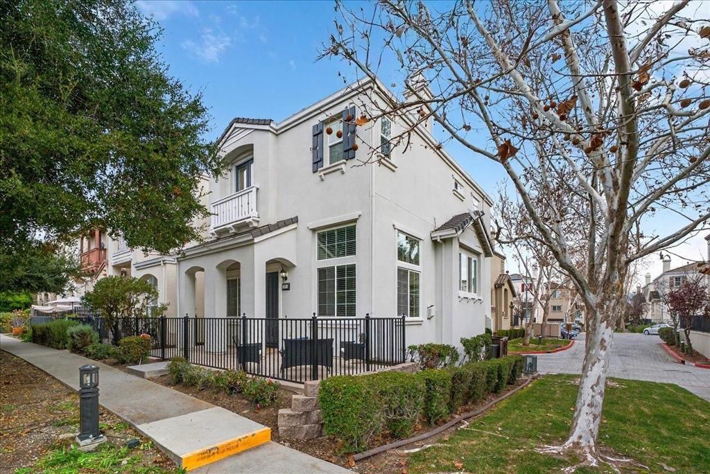 Image 1 of property listing at 976 Foxworthy Avenue, San Jose, CA 95125