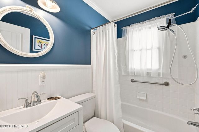 315 NE 40th Street, Oak Island, NC 28465