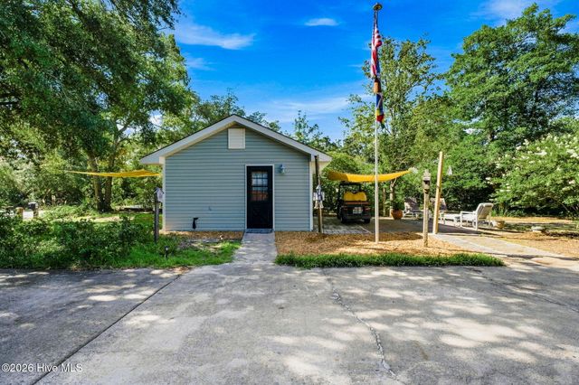 315 NE 40th Street, Oak Island, NC 28465