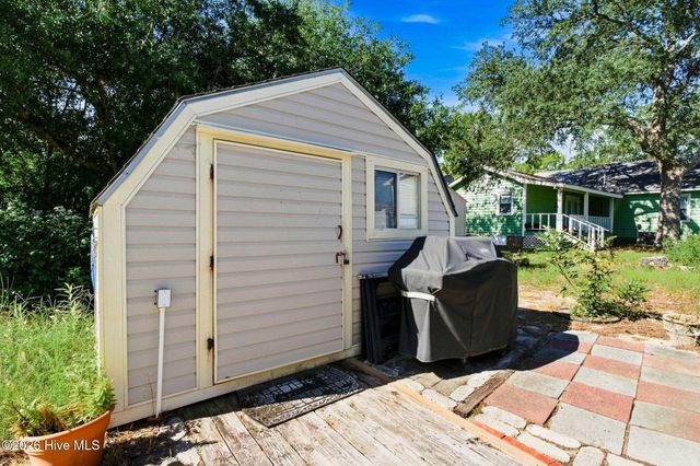 315 NE 40th Street, Oak Island, NC 28465