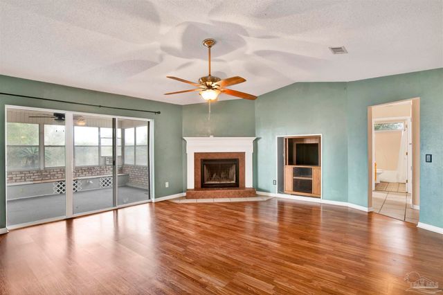 1024 Oak View Dr, Pensacola, FL 32506