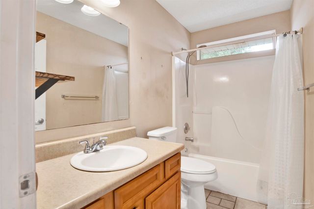 1024 Oak View Dr, Pensacola, FL 32506