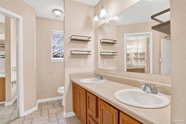 1024 Oak View Dr, Pensacola, FL 32506