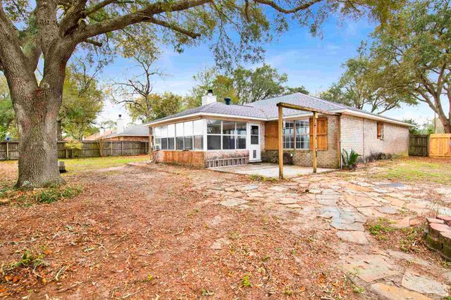 1024 Oak View Dr, Pensacola, FL 32506