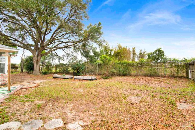 1024 Oak View Dr, Pensacola, FL 32506