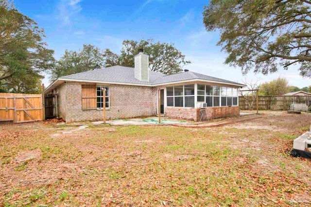 1024 Oak View Dr, Pensacola, FL 32506