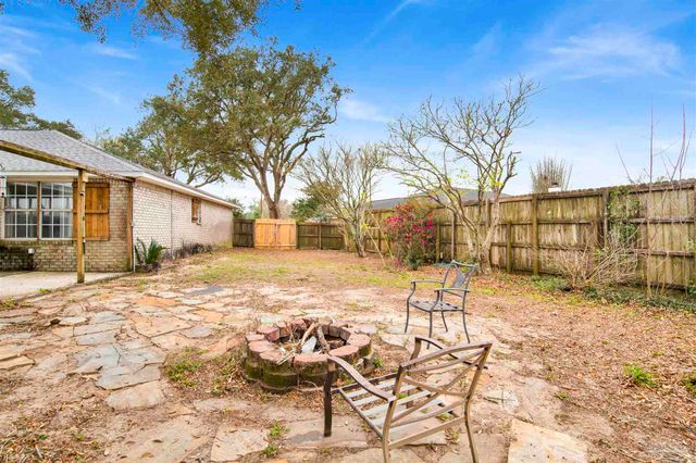 1024 Oak View Dr, Pensacola, FL 32506