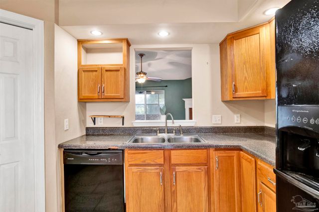 1024 Oak View Dr, Pensacola, FL 32506