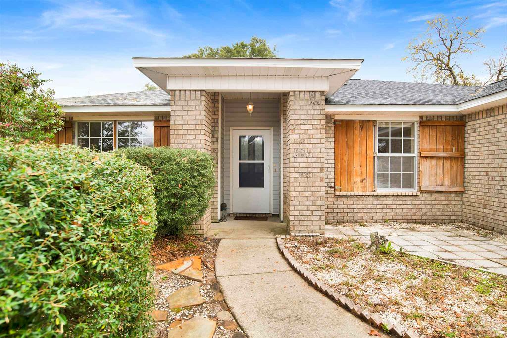 1024 Oak View Dr, Pensacola, FL 32506