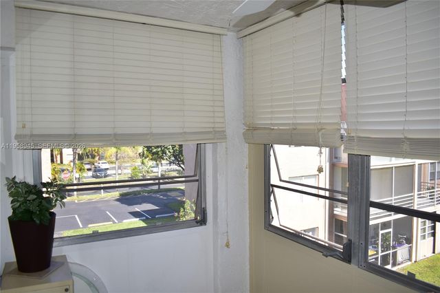 9801 Sunrise Lakes Blvd 301, Sunrise, FL 33322