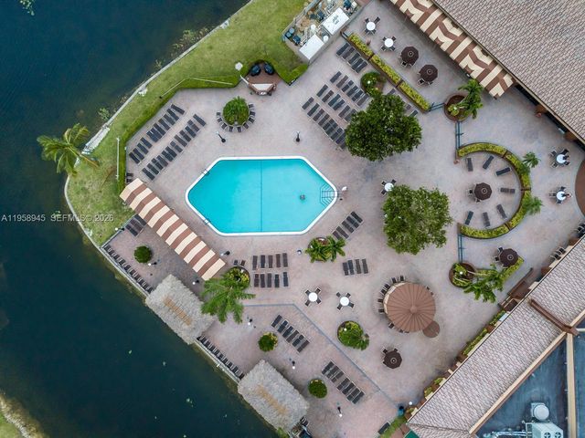 9801 Sunrise Lakes Blvd 301, Sunrise, FL 33322