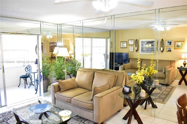 9801 Sunrise Lakes Blvd 301, Sunrise, FL 33322