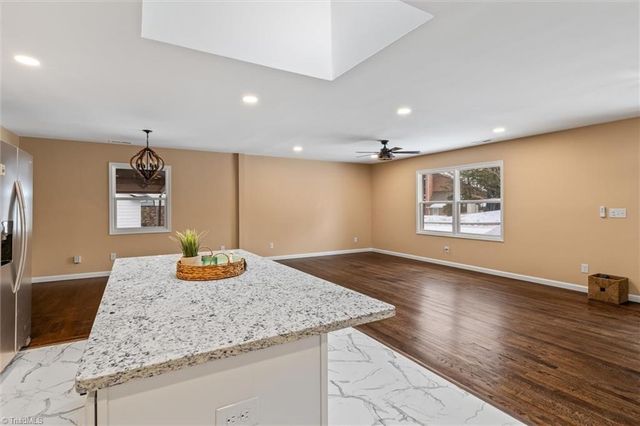1090 Shalimar Drive, Winston-salem, NC 27127