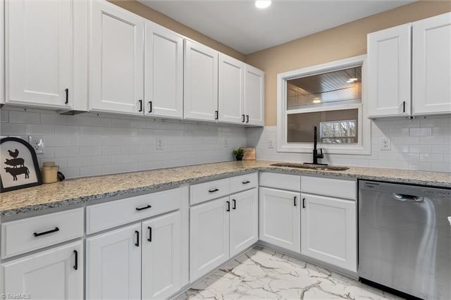 1090 Shalimar Drive, Winston-salem, NC 27127
