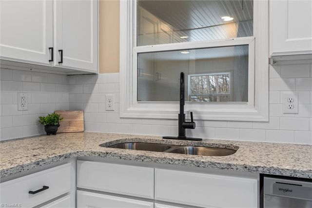 1090 Shalimar Drive, Winston-salem, NC 27127