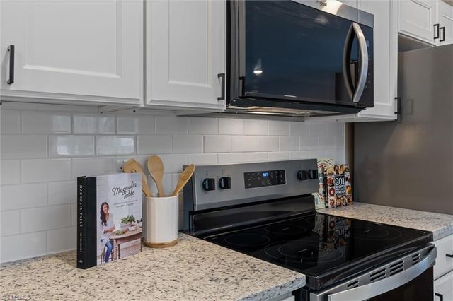 1090 Shalimar Drive, Winston-salem, NC 27127