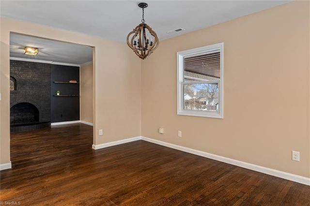 1090 Shalimar Drive, Winston-salem, NC 27127