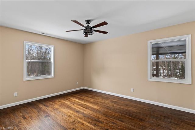 1090 Shalimar Drive, Winston-salem, NC 27127