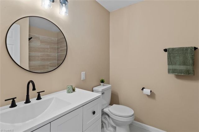1090 Shalimar Drive, Winston-salem, NC 27127