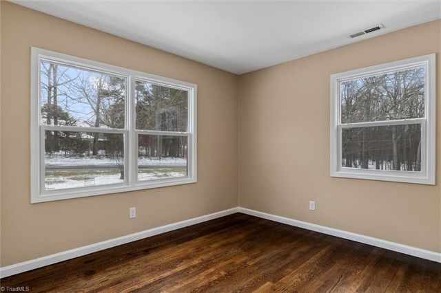 1090 Shalimar Drive, Winston-salem, NC 27127