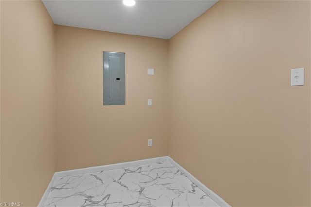 1090 Shalimar Drive, Winston-salem, NC 27127