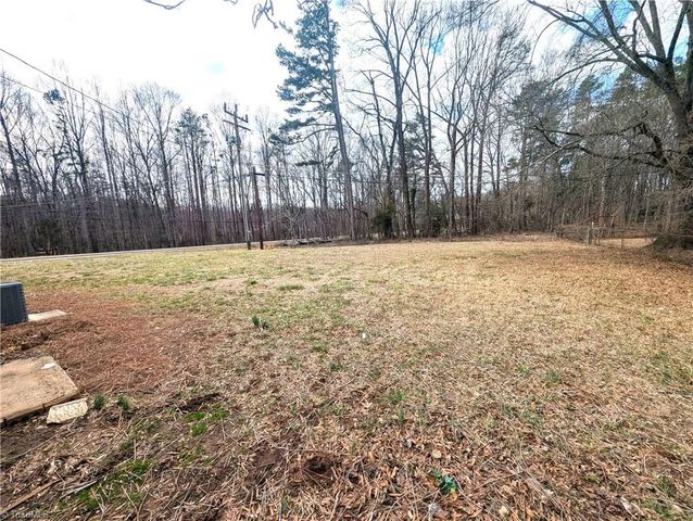 1090 Shalimar Drive, Winston-salem, NC 27127