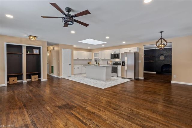 1090 Shalimar Drive, Winston-salem, NC 27127