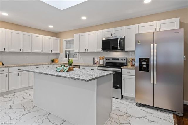 1090 Shalimar Drive, Winston-salem, NC 27127