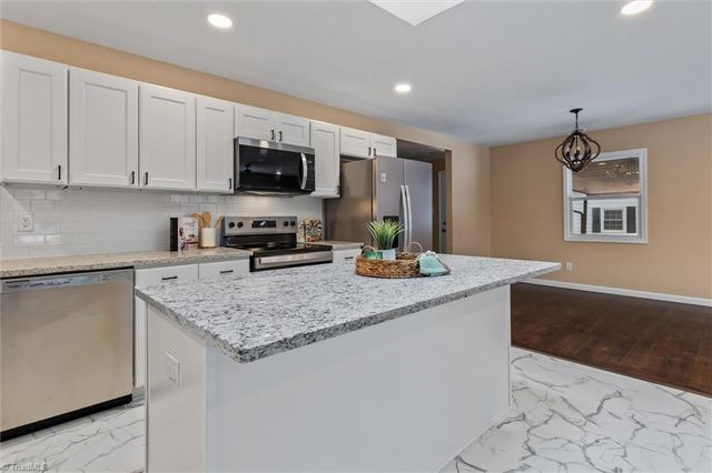 1090 Shalimar Drive, Winston-salem, NC 27127