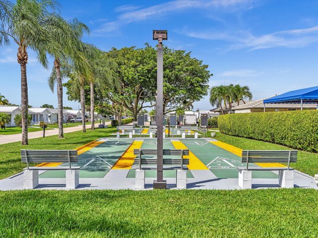 1001 SW 3rd Way, Boynton Beach, FL 33426