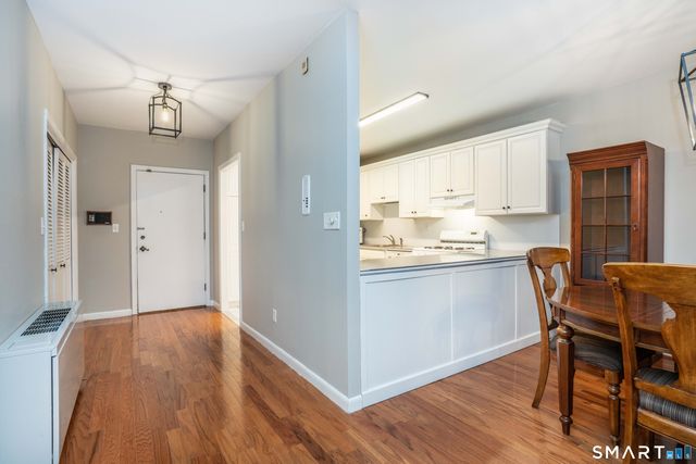 779 Prospect Avenue 14, West Hartford, CT 06105