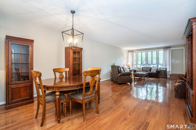 779 Prospect Avenue 14, West Hartford, CT 06105