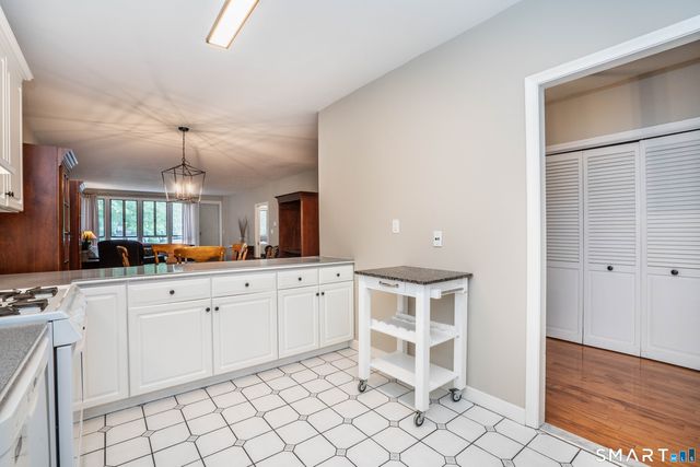 779 Prospect Avenue 14, West Hartford, CT 06105