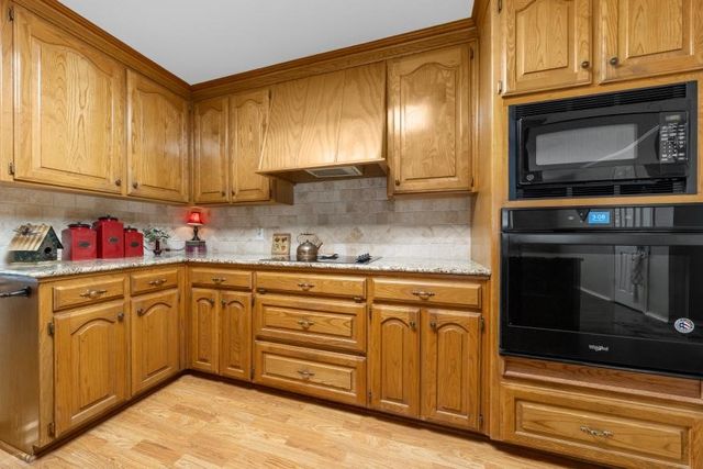 1300 MESA VERDE Drive, Waco, TX 76712