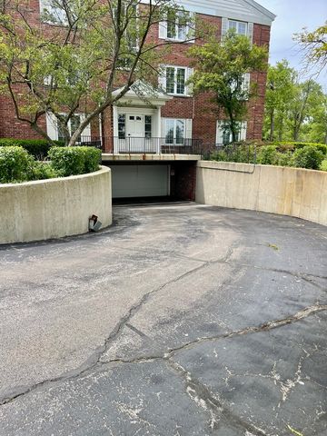 3427 Vollmer Road 109, Flossmoor, IL 60422