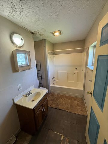 125 12th Street, Jeannette, PA 15644