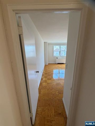 39 39th Street 2L, Paterson, NJ 07514