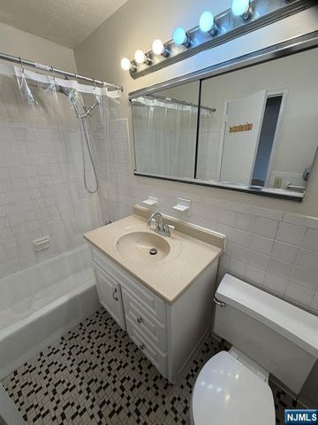 39 39th Street 2L, Paterson, NJ 07514