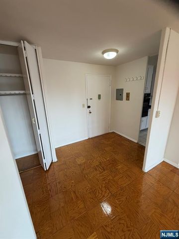 39 39th Street 2L, Paterson, NJ 07514