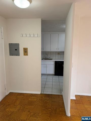 39 39th Street 2L, Paterson, NJ 07514