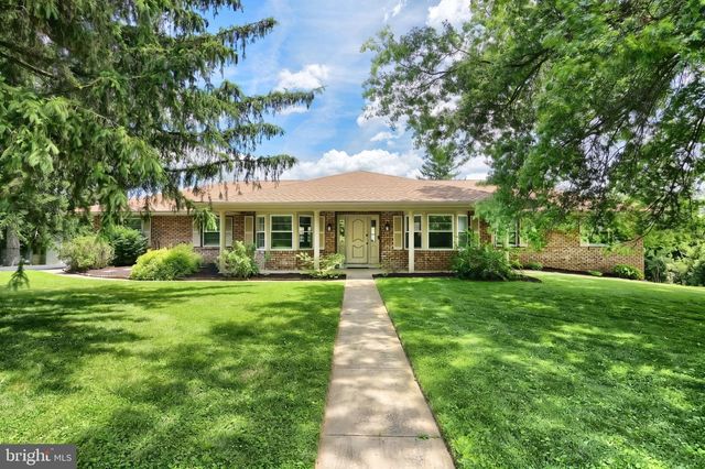 87 CHURCHILL, York, PA 17403