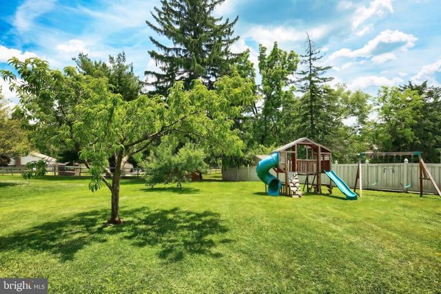 87 CHURCHILL, York, PA 17403