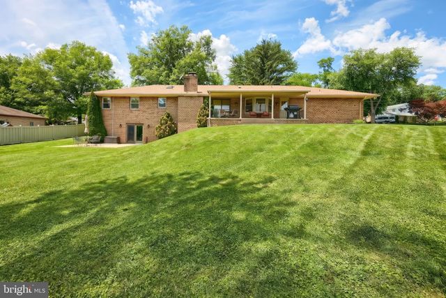 87 CHURCHILL, York, PA 17403