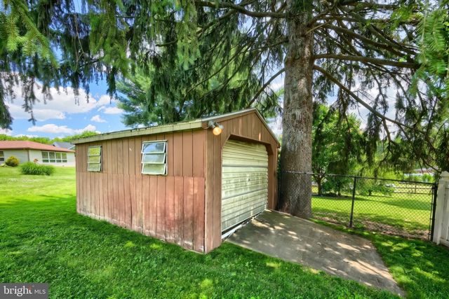 87 CHURCHILL, York, PA 17403