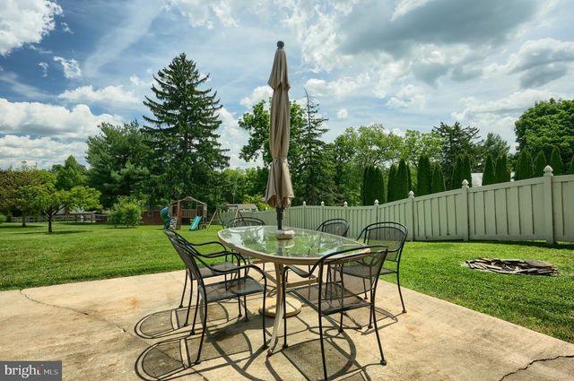 87 CHURCHILL, York, PA 17403