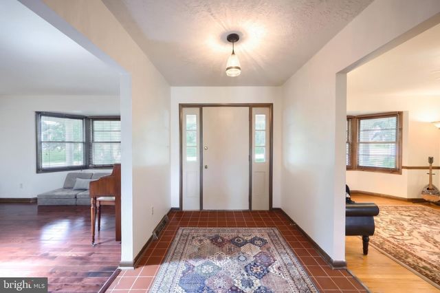 87 CHURCHILL, York, PA 17403