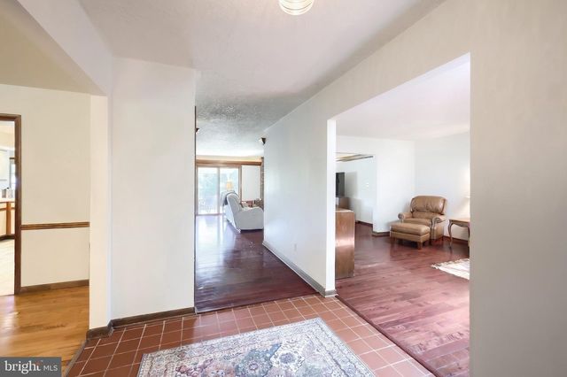 87 CHURCHILL, York, PA 17403