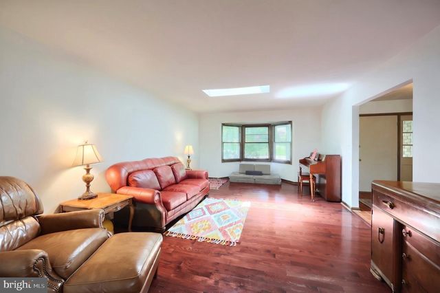 87 CHURCHILL, York, PA 17403